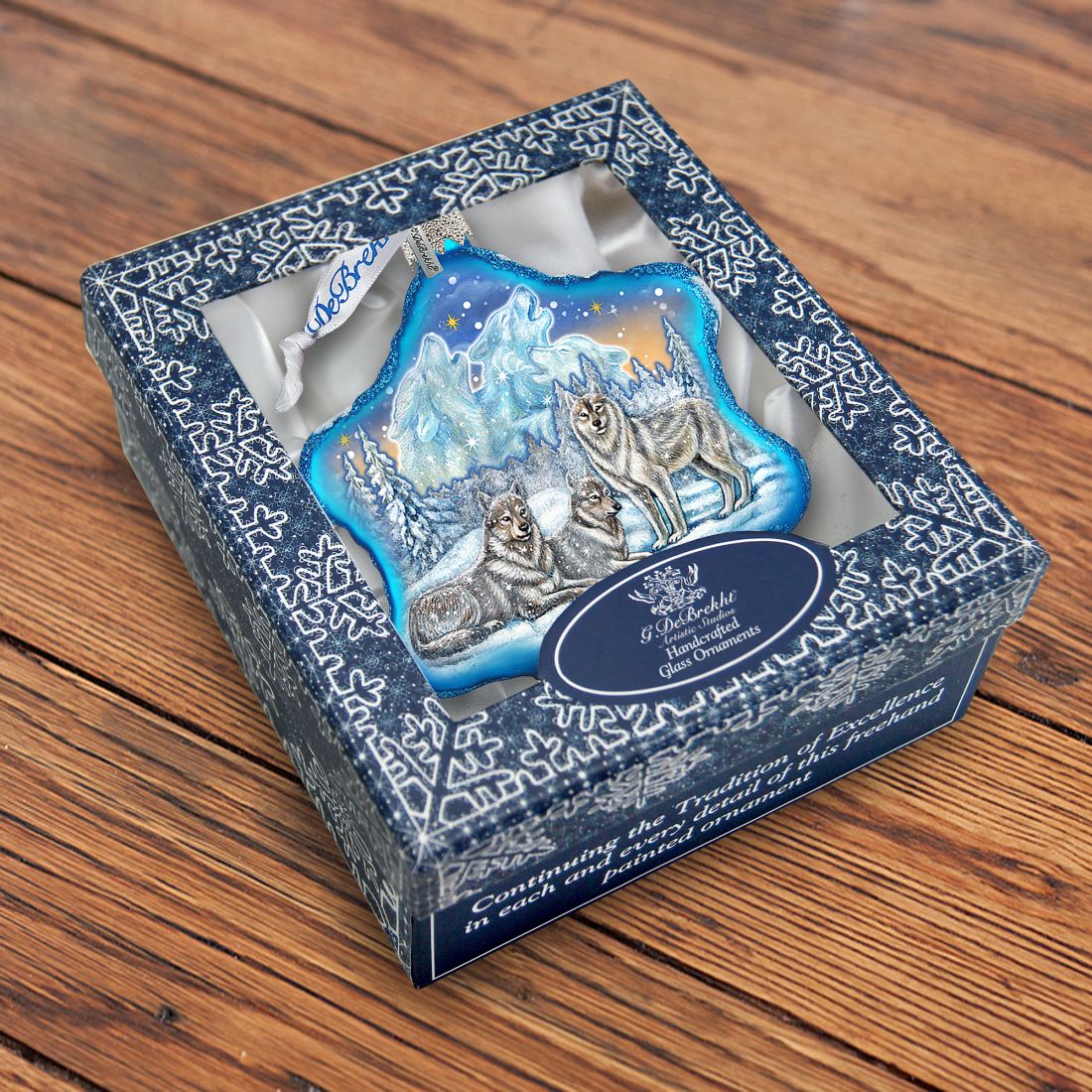 Adorno de cristal con forma de copo de nieve de lobos invernales de G. DeBrekht - Decoración navideña con temática de vida silvestre - 754-012