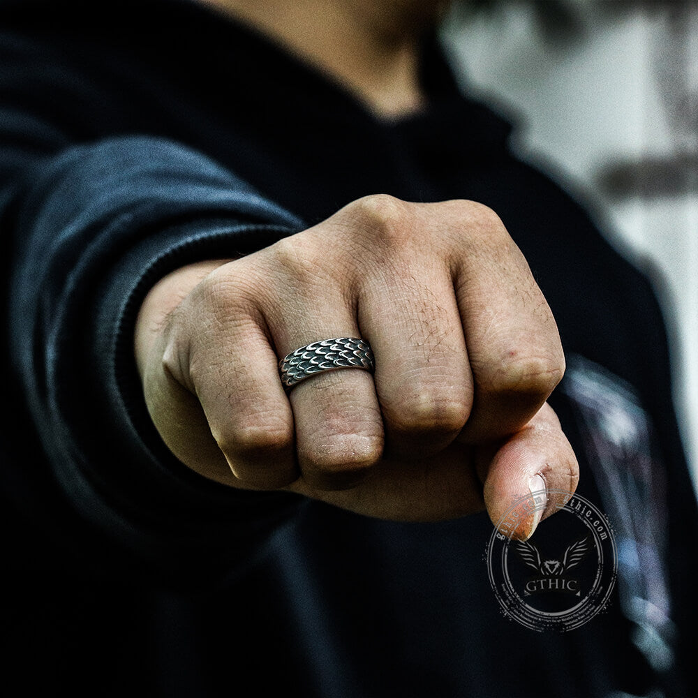 Anillo de acero inoxidable con escamas de dragón