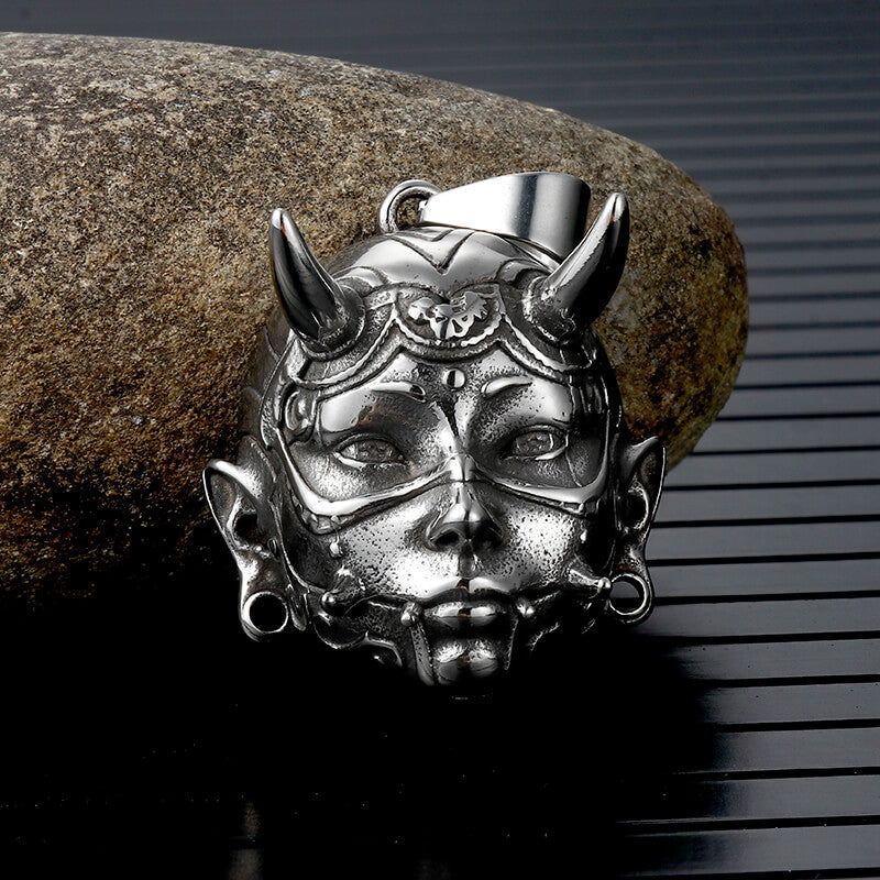 Collar de acero inoxidable Prajna de chica exótica