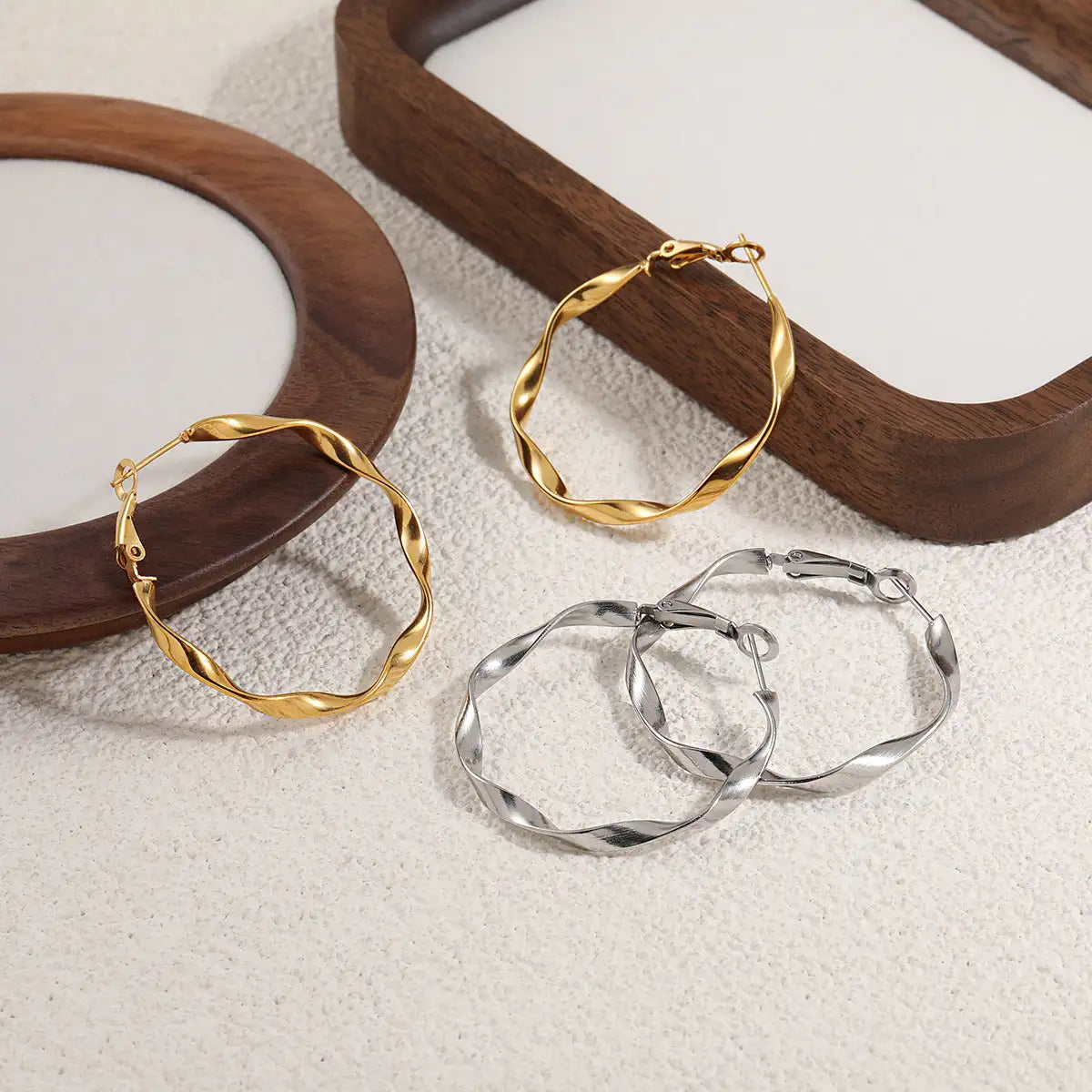 Women's Titanium Steel Gold-plated All-match Ear Clip - Lootquake