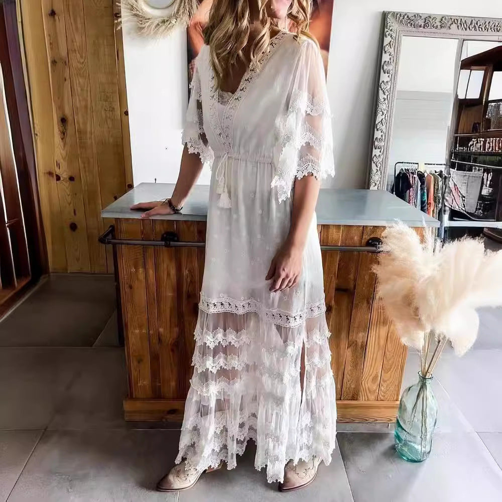 Vestido estilo bohemio con escote en V y costuras de encaje