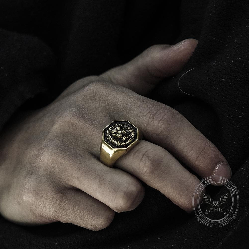 Anillo de acero inoxidable con león feroz