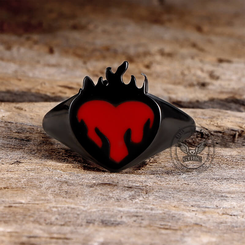 Anillo de acero inoxidable con forma de corazón de llama y gota de aceite