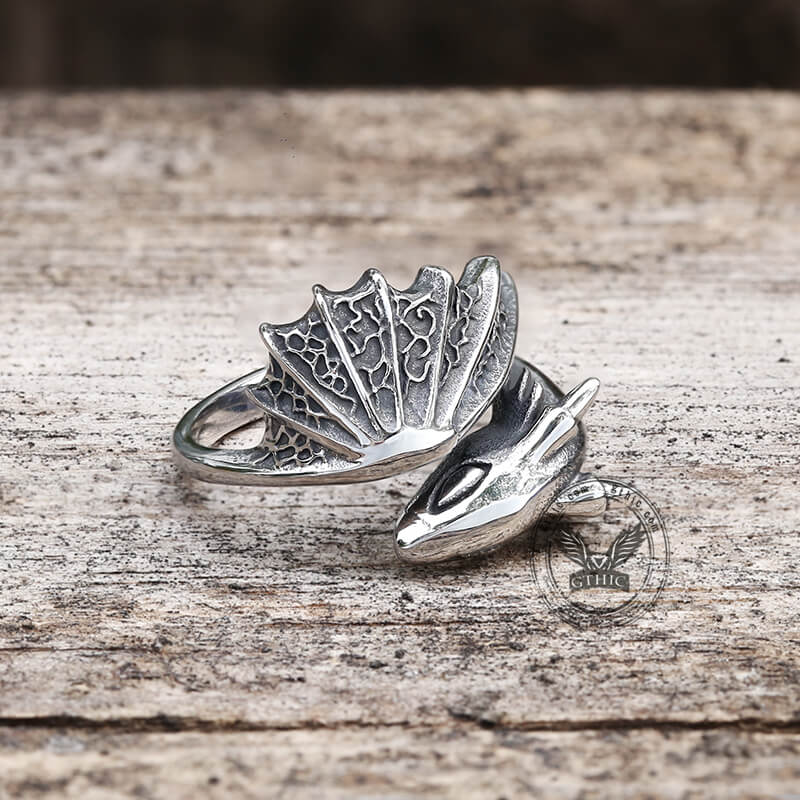 Anillo de acero inoxidable con forma de dragón volador