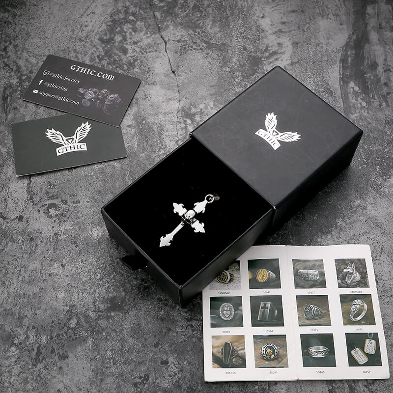 Colgante de calavera de acero inoxidable con cruz gótica