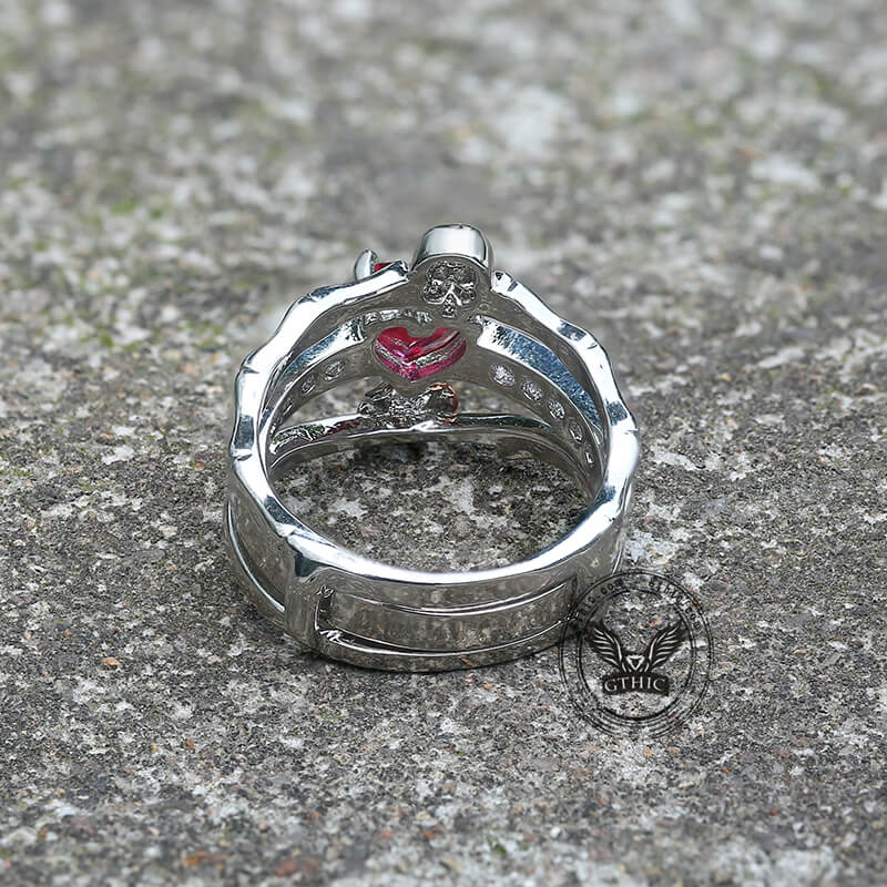 Anillo de latón con calavera de circonita y corazón gótico