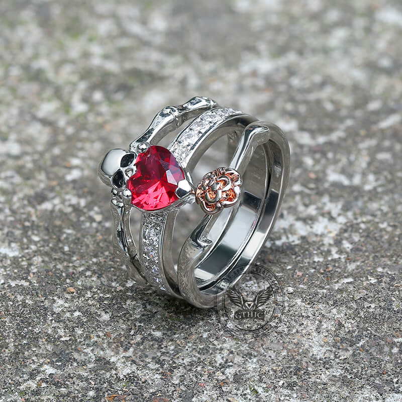 Anillo de latón con calavera de circonita y corazón gótico