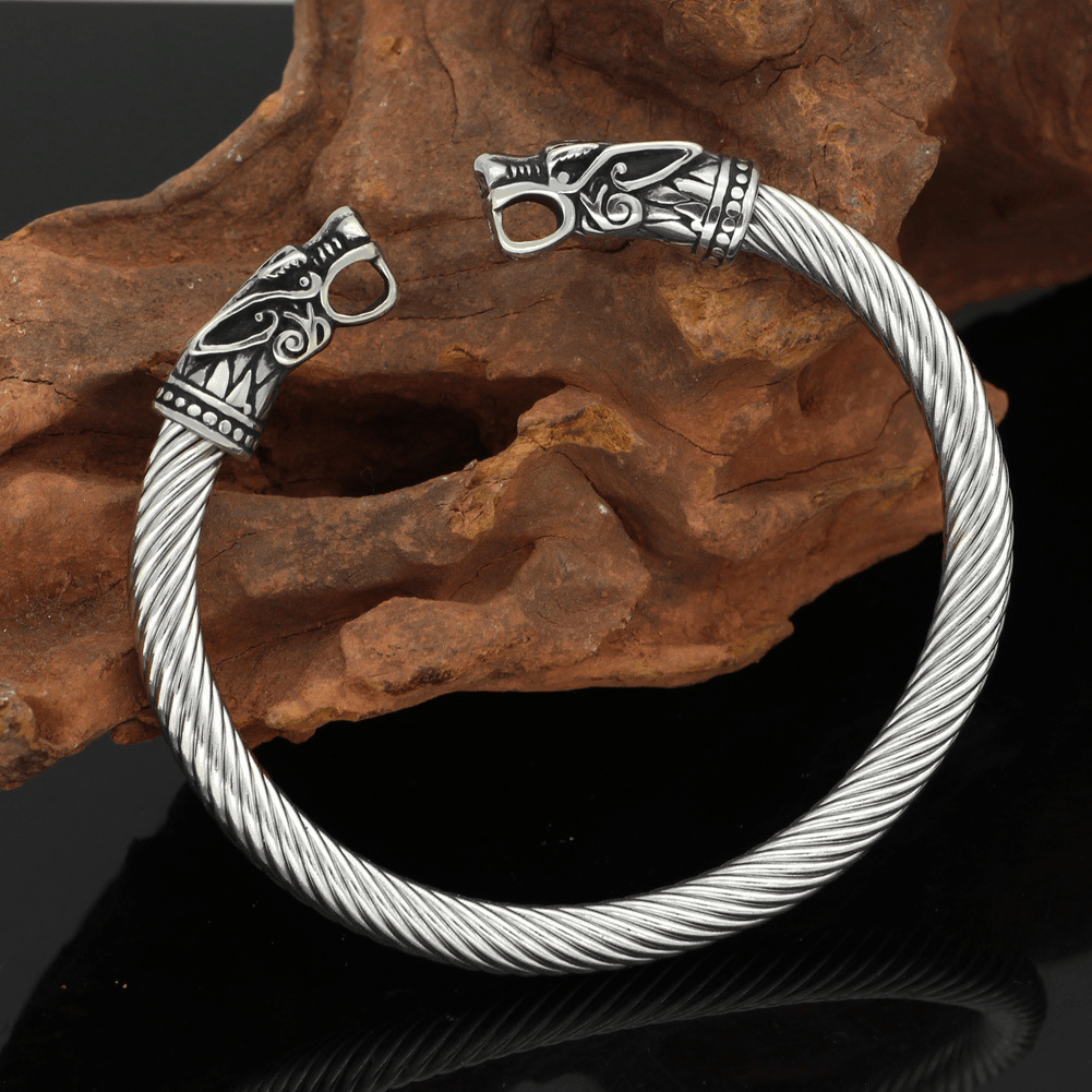 Pulsera vikinga de acero inoxidable con dragones ardientes