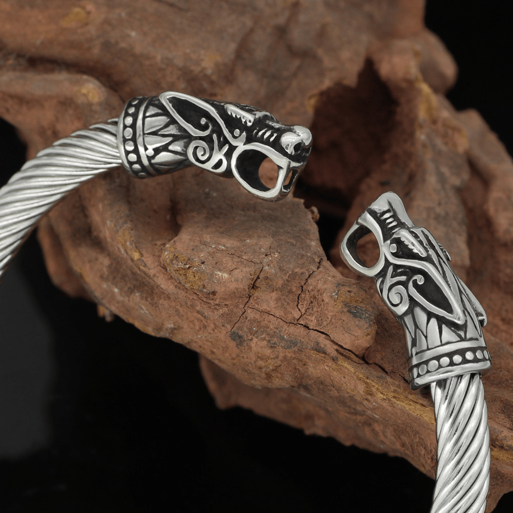 Pulsera vikinga de acero inoxidable con dragones ardientes