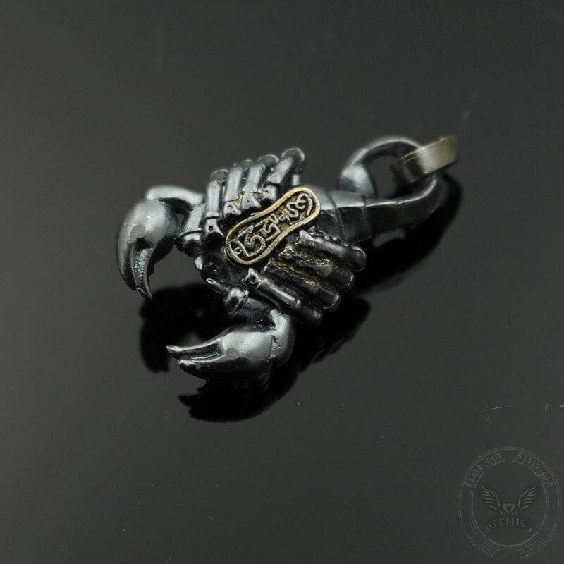 Colgante de cobre con forma de animal de escorpión llameante