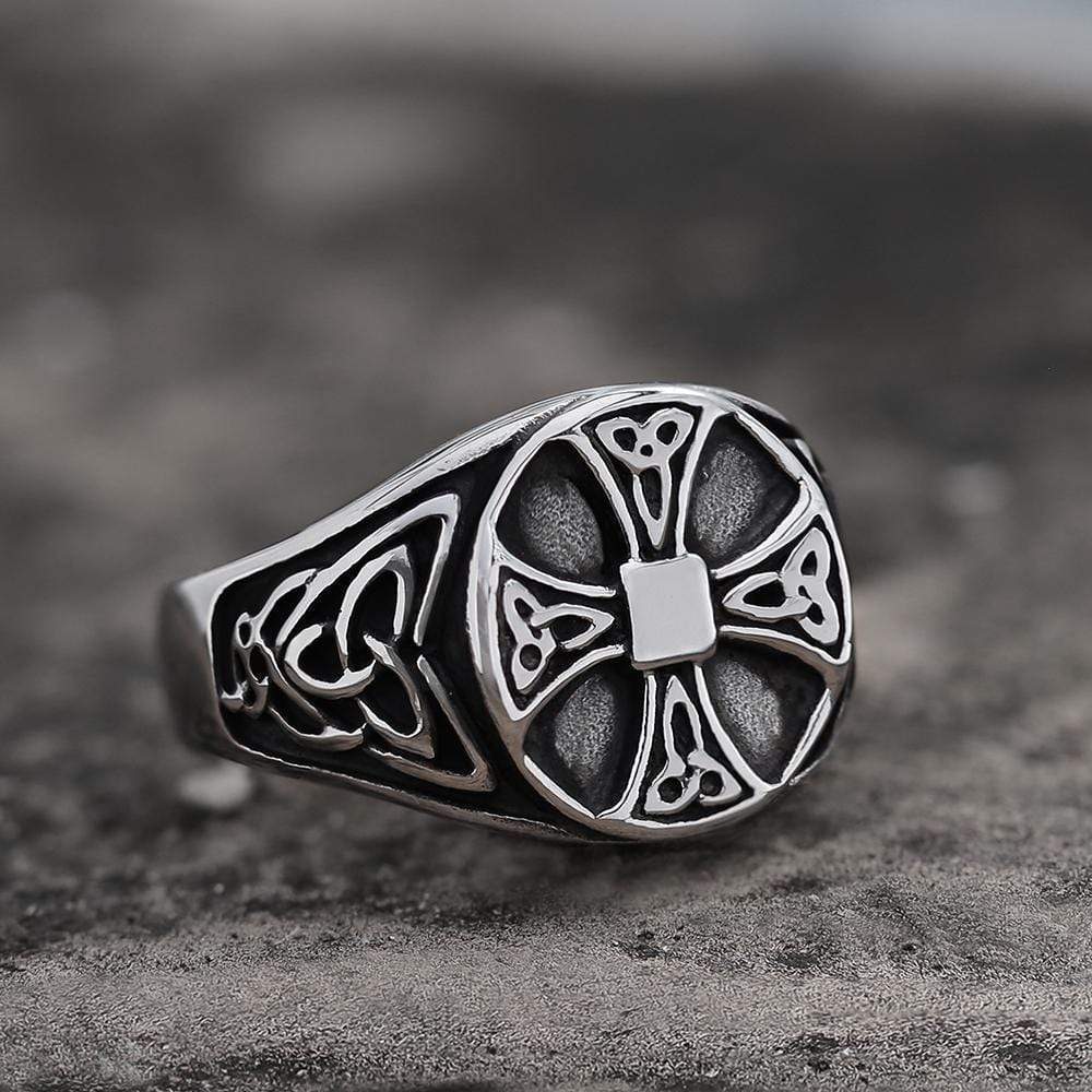 Anillo vikingo de acero inoxidable con cruz de nudo celta