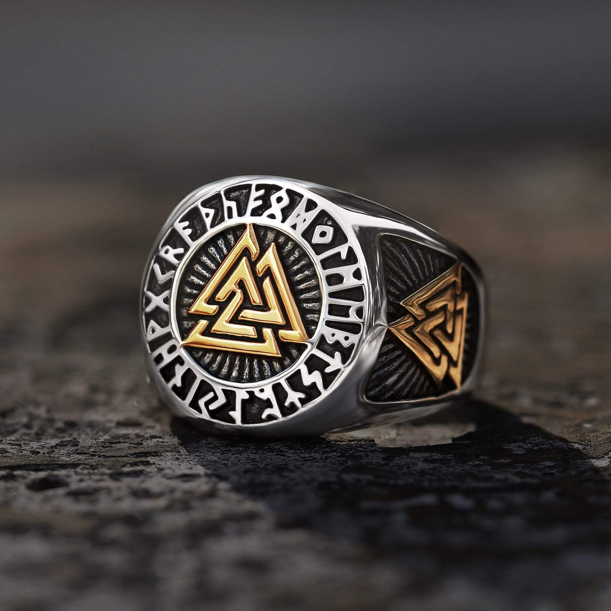 Anillo vikingo de acero inoxidable con forma de triángulo de Runas Valknut