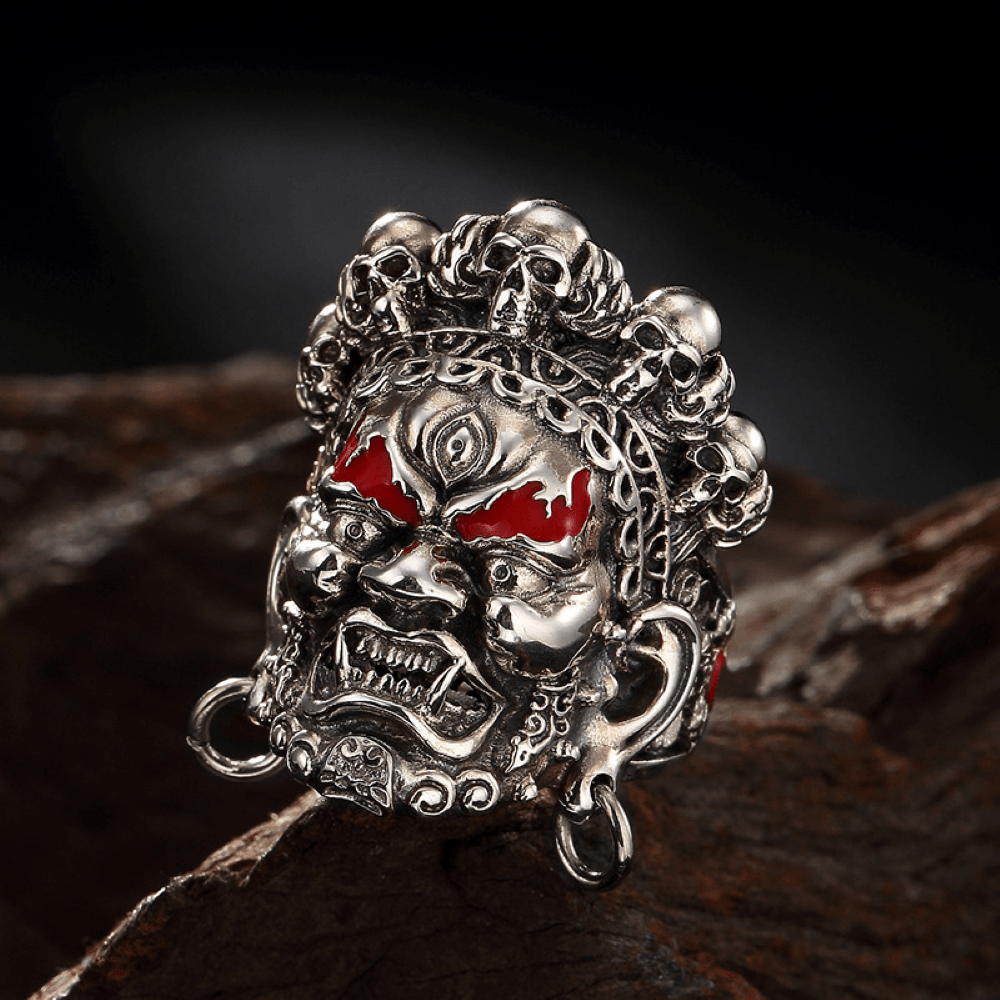 Anillo de calavera de acero inoxidable con el dios Buda de la riqueza