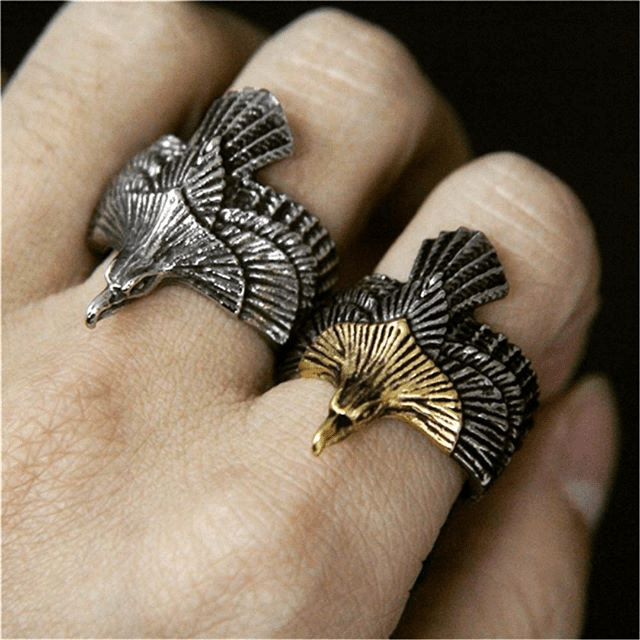 Anillo de acero inoxidable con forma de águila