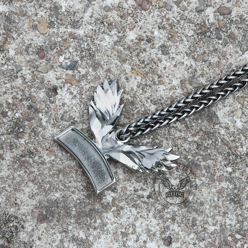 Colgante de acero inoxidable con diseño de logotipo gótico