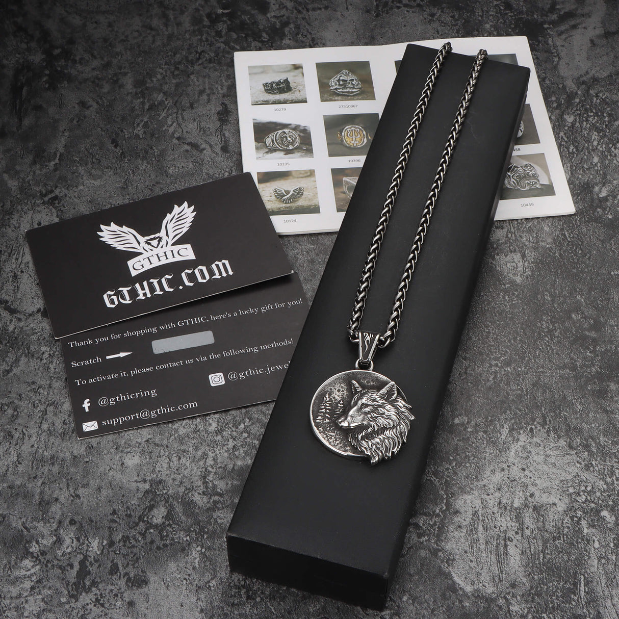 Colgante vikingo de acero inoxidable con el lobo guardián