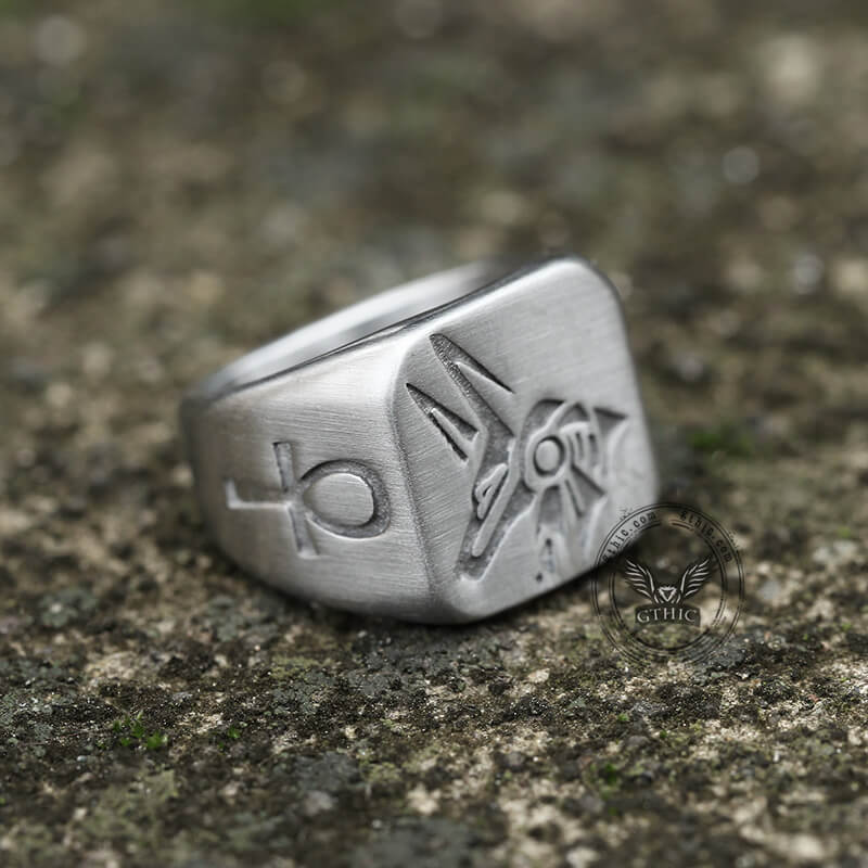 Anillo egipcio de acero inoxidable con Horus y Anubis