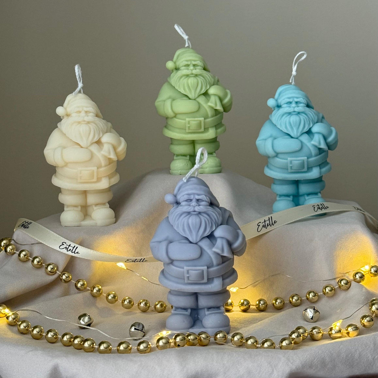 Lindo Papá Noel con vela de regalo