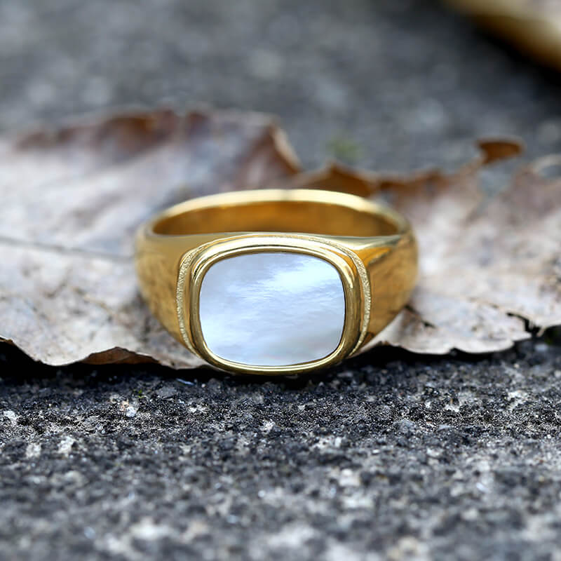 Anillo minimalista de acero inoxidable con concha cuadrada
