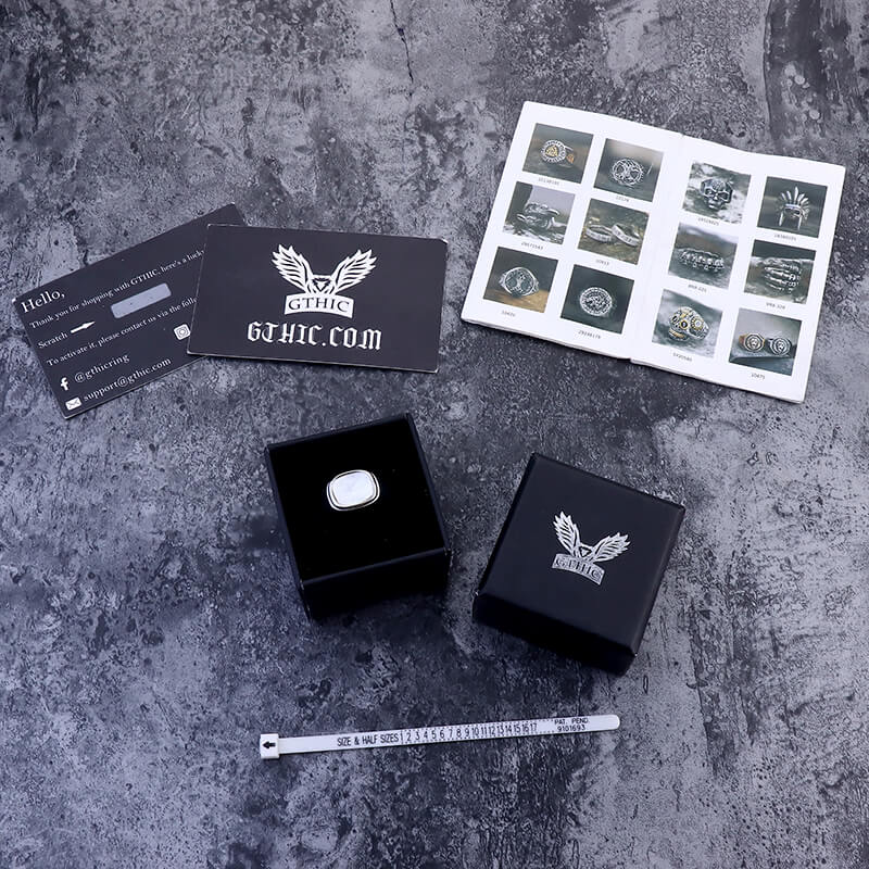 Anillo minimalista de acero inoxidable con concha cuadrada