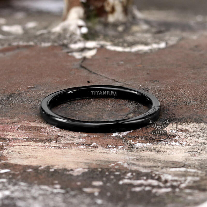 Anillo minimalista de titanio negro brillante