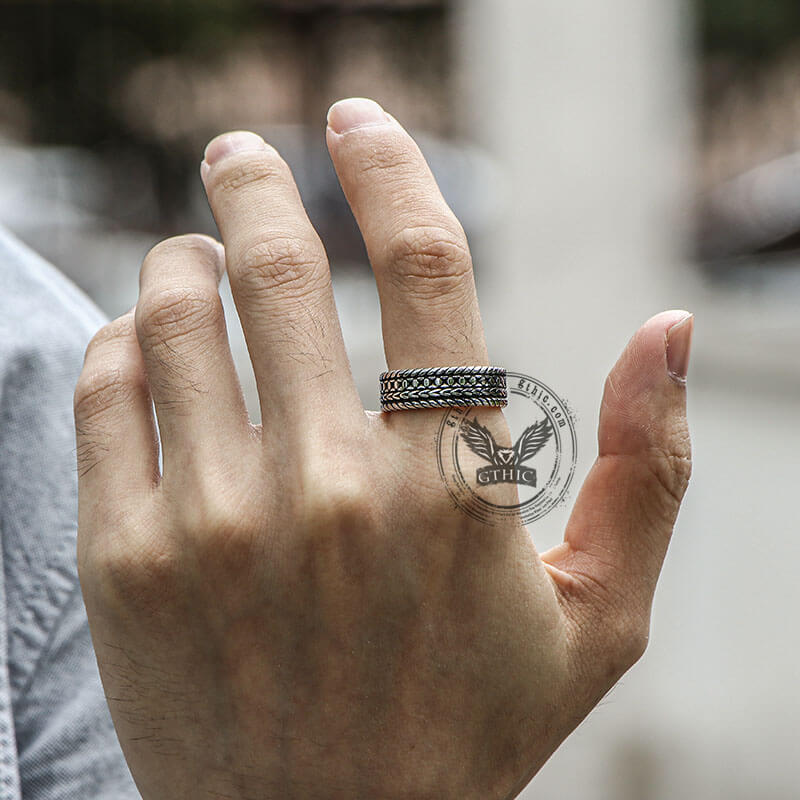 Anillo minimalista de acero inoxidable trenzado