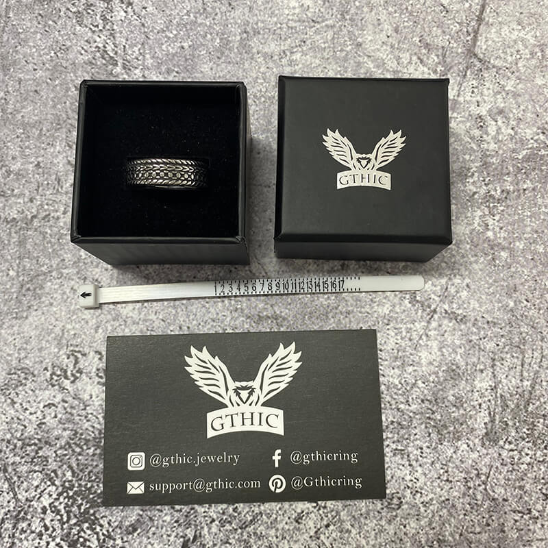 Anillo minimalista de acero inoxidable trenzado