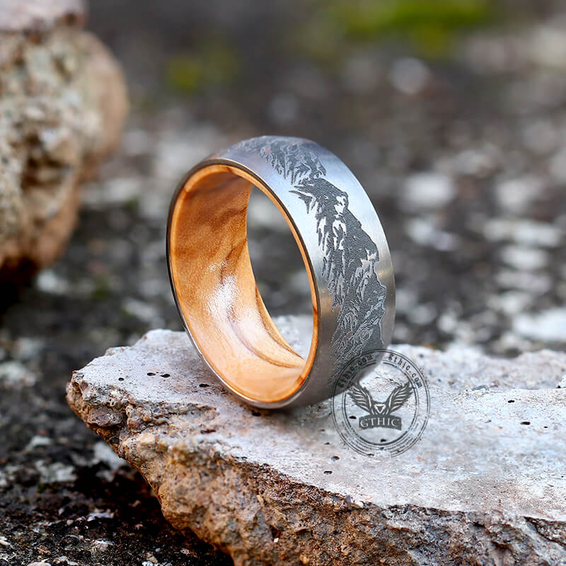 Anillo de madera de titanio con escena de montaña
