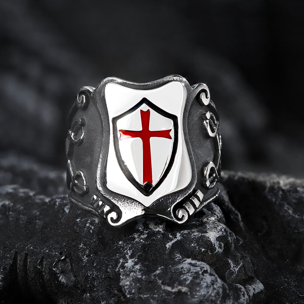 Anillo de acero inoxidable con escudo de paladín