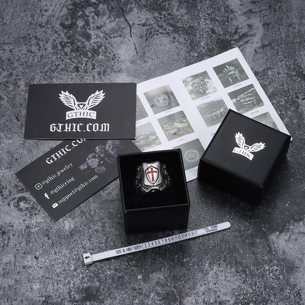 Anillo de acero inoxidable con escudo de paladín