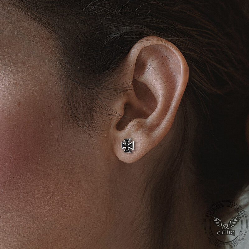 Pendiente de botón de acero inoxidable con cruz de hierro punk