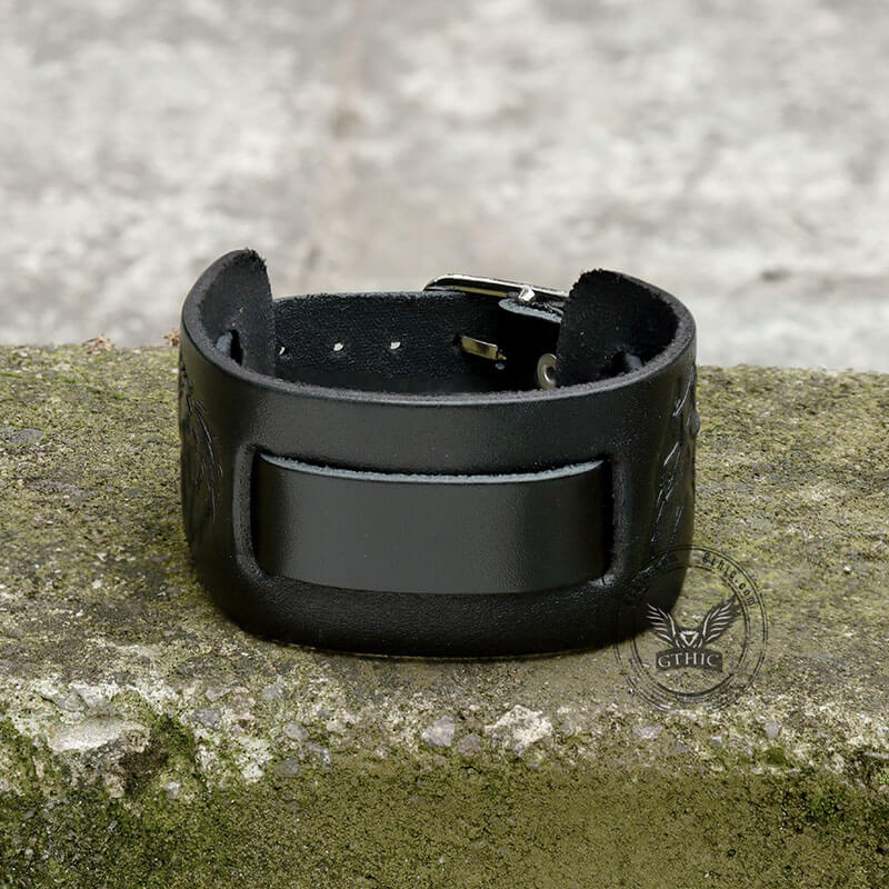 Pulsera de cuero con relieve de cabeza de lobo punk