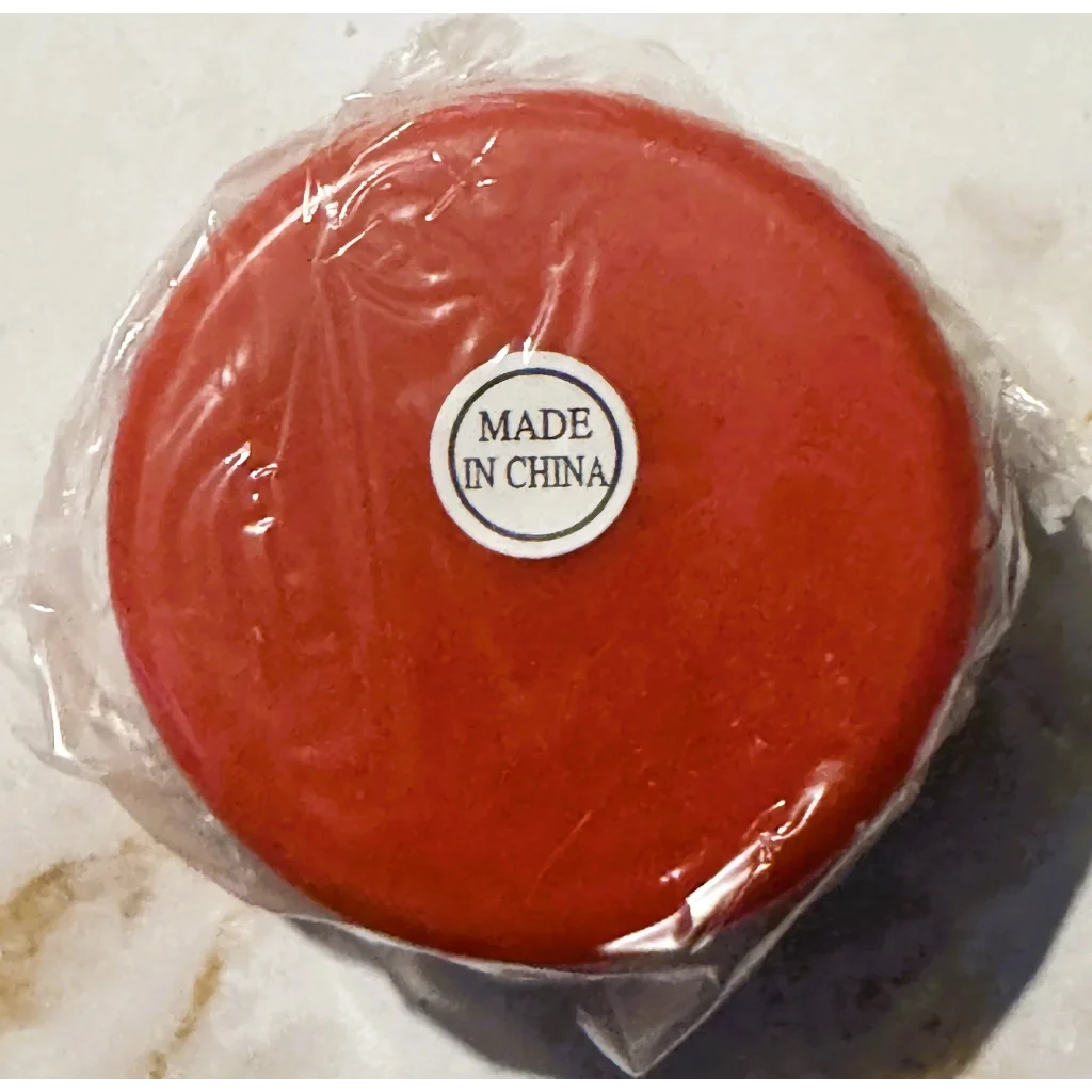 Rare 1998 Coca-Cola Yo-Yo Bottle Cap Shape Collectible Unwrapped