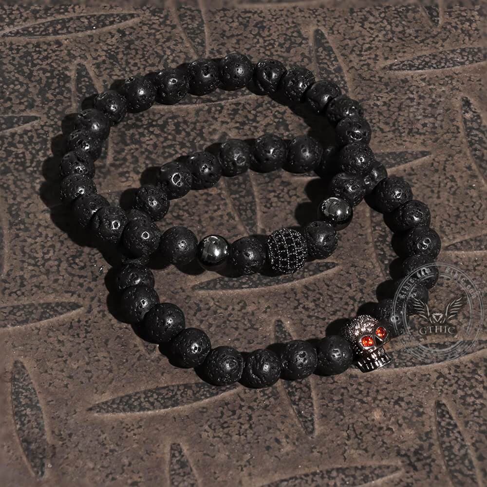 Conjunto de pulseras de roca volcánica con calavera de ojos rojos