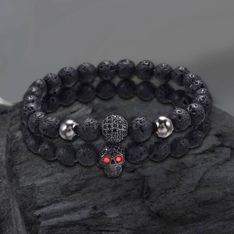 Conjunto de pulseras de roca volcánica con calavera de ojos rojos
