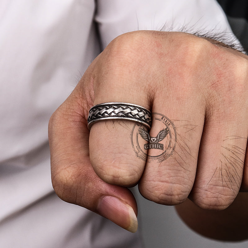 Anillo de acero inoxidable trenzado retro