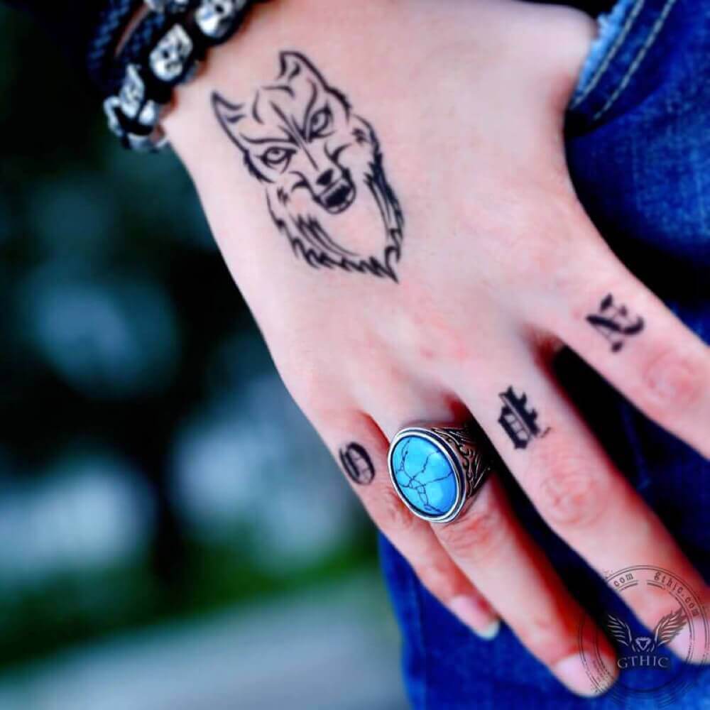 Anillo de acero inoxidable con gemas y diseño retro