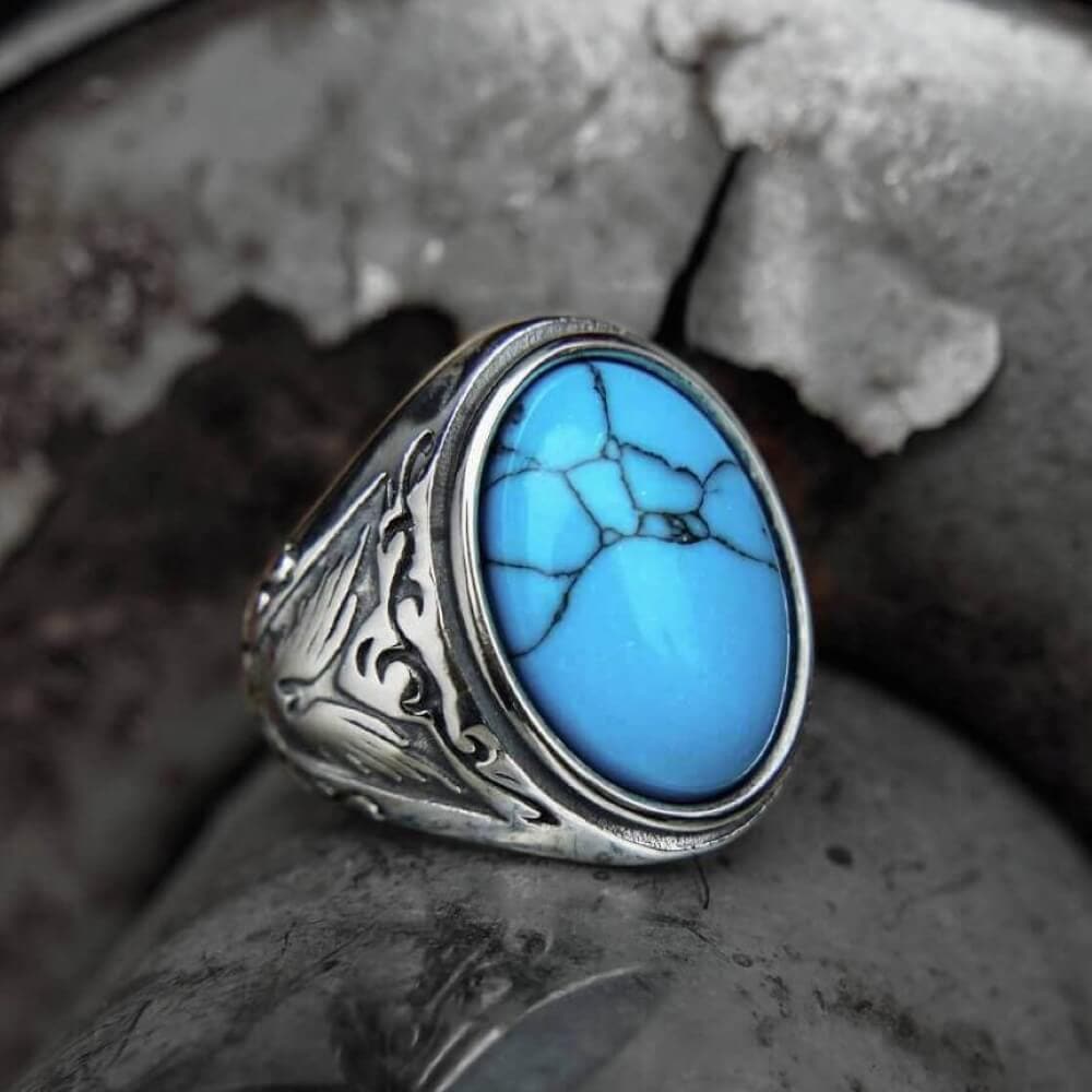 Anillo de acero inoxidable con gemas y diseño retro