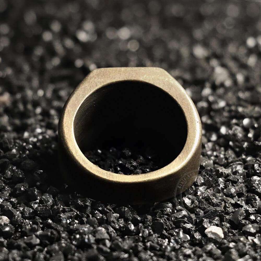 Anillo cuadrado de acero inoxidable simple y retro