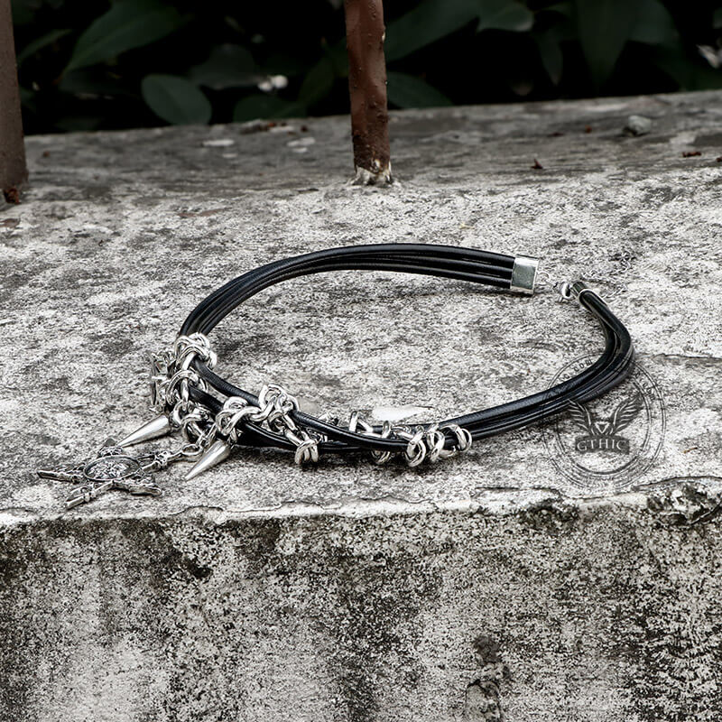 Gargantilla de aleación con remaches, calavera y estrella