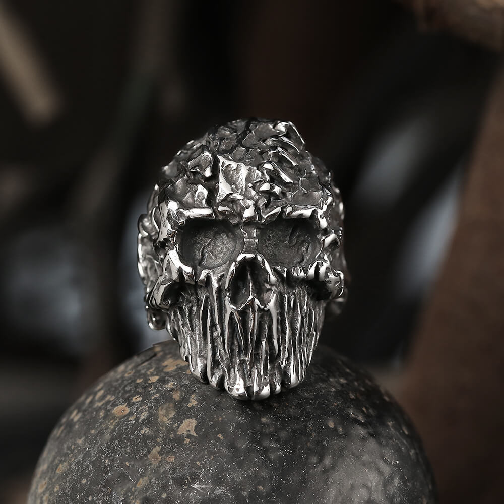 Anillo de calavera de acero inoxidable con cicatriz agrietada