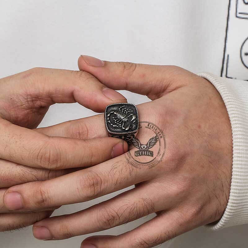 Anillo de sello de acero inoxidable con diseño de escorpión