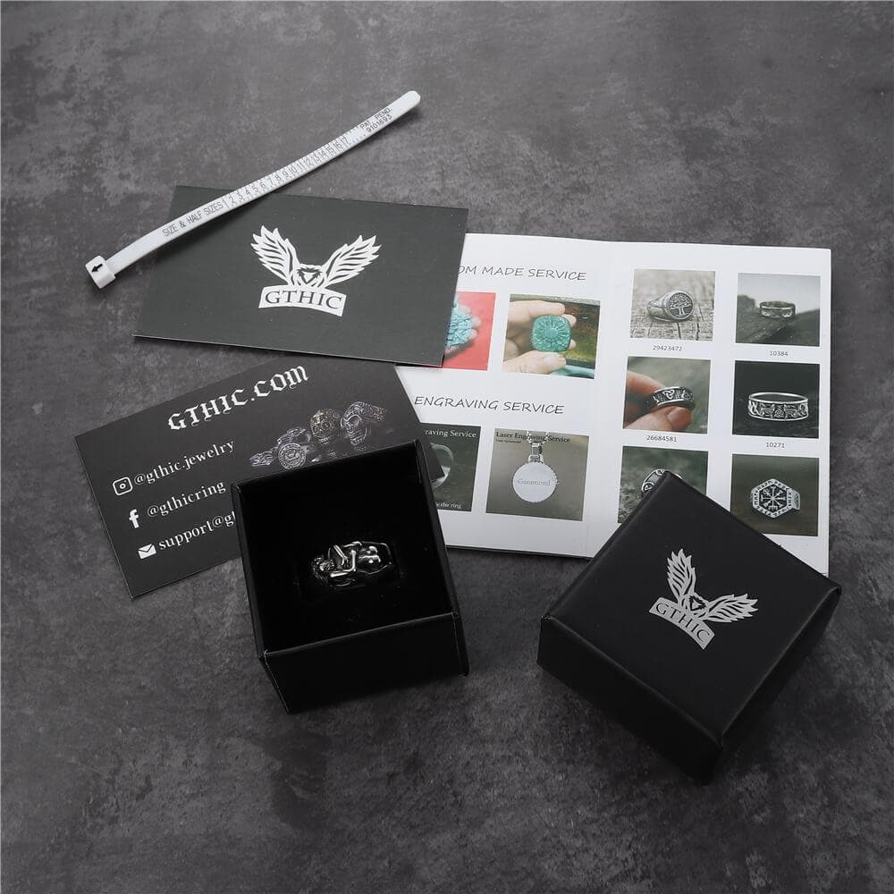 Anillo de acero inoxidable con abrazo de pareja