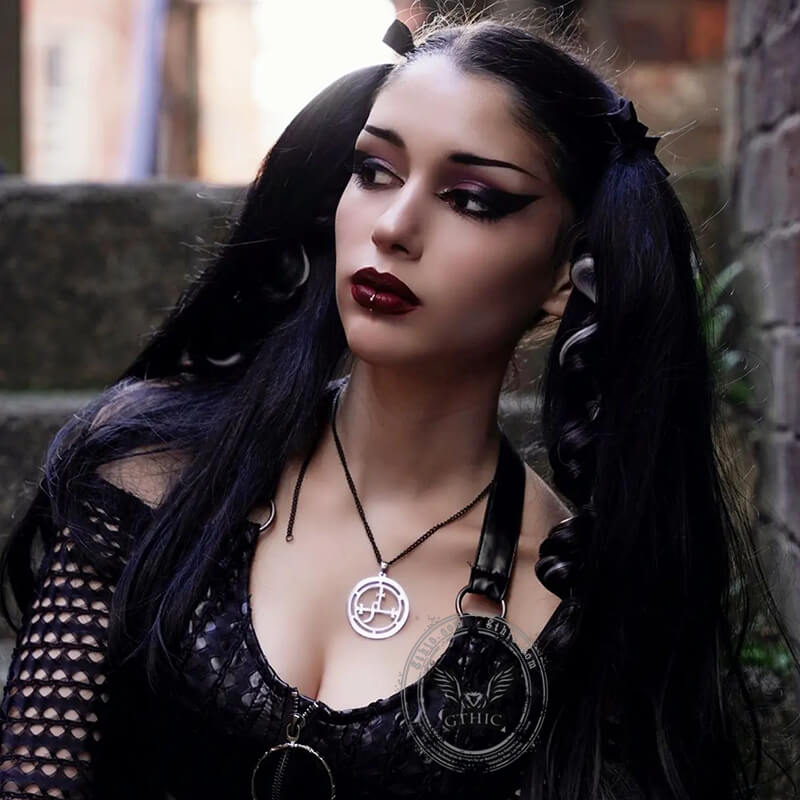 Collar de acero inoxidable con el sello de Lilith