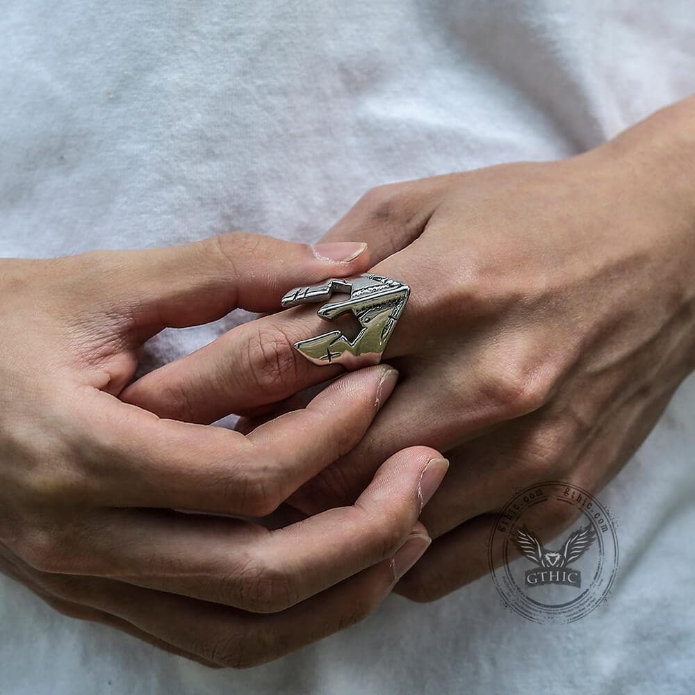 Anillo de acero inoxidable con casco espartano