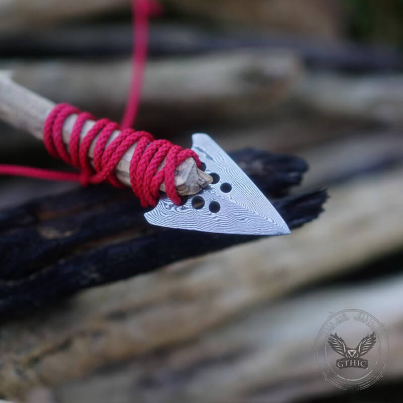 Colgante vikingo de acero de Damasco con punta de lanza