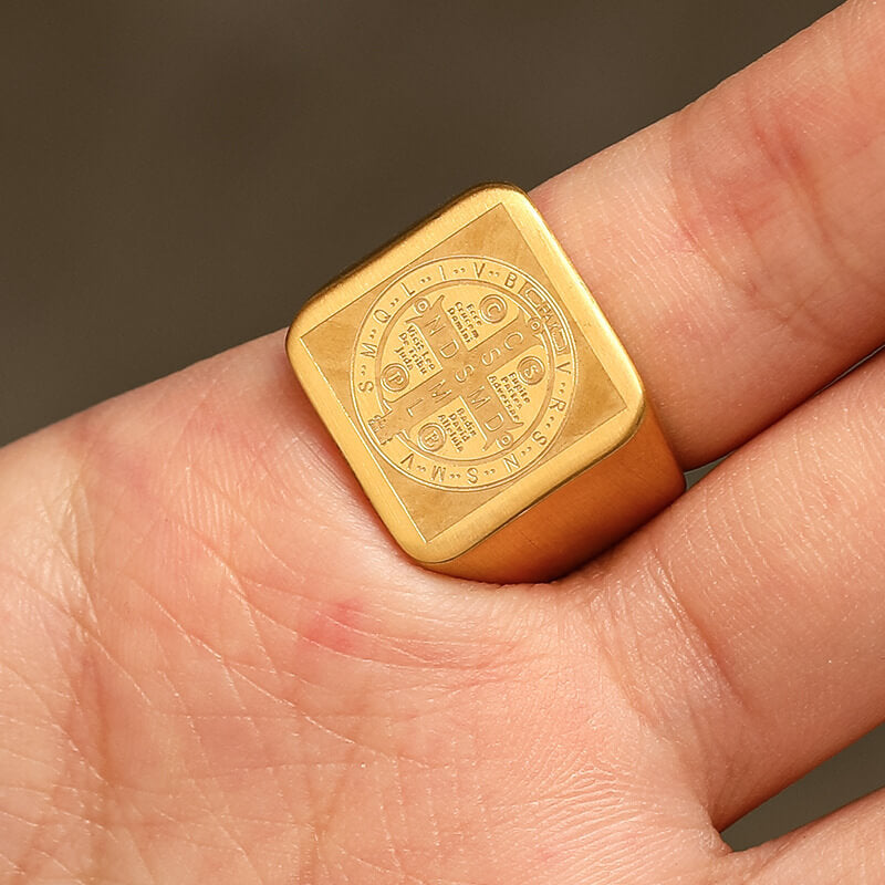 Anillo cristiano de acero inoxidable con la cruz de San Benito