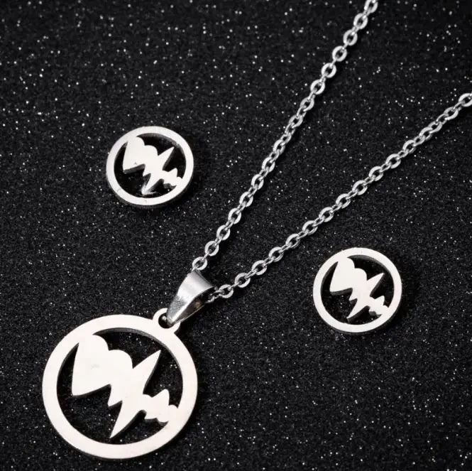 Stainless Steel Love Heart Necklaces For Women - Lootquake