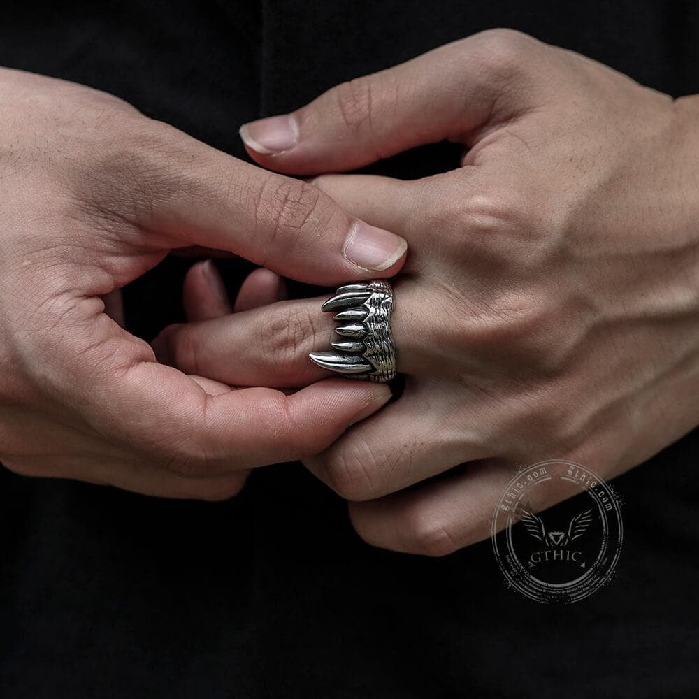Anillo de acero inoxidable con dientes de vampiro