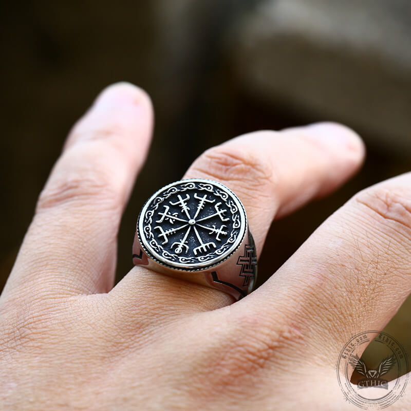 Anillo de acero inoxidable con nudo celta Vegvisir